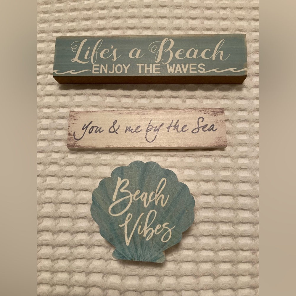 Decorative Beach Plaques NWT